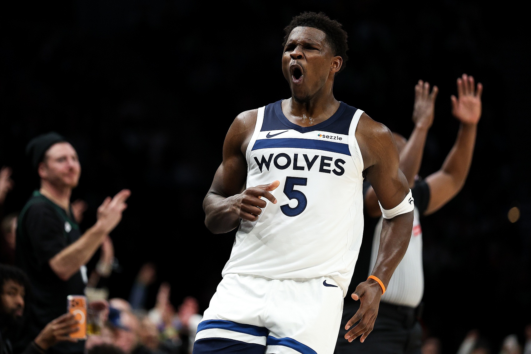 jiuyou官网-年度关键先生锁定？爱德华兹本赛季关键时刻投篮41中29