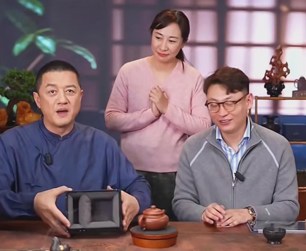 九游娱乐官网-李亚鹏接不住泼天流量，首场直播卖茶叶和紫砂壶，快急死网友了