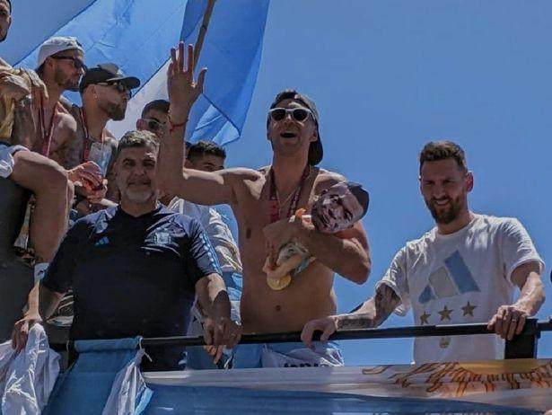 九游官网登录入口-大马丁：非常尊重姆巴佩，梅西退役后他会拿金球奖