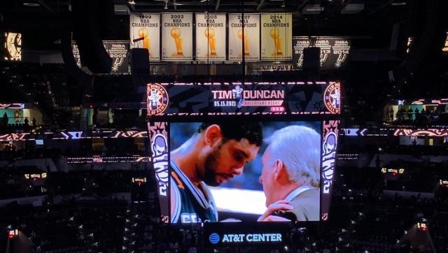 九游娱乐-名人堂球衣揭幕仪式 忘掉比赛今夜只有邓肯是主角